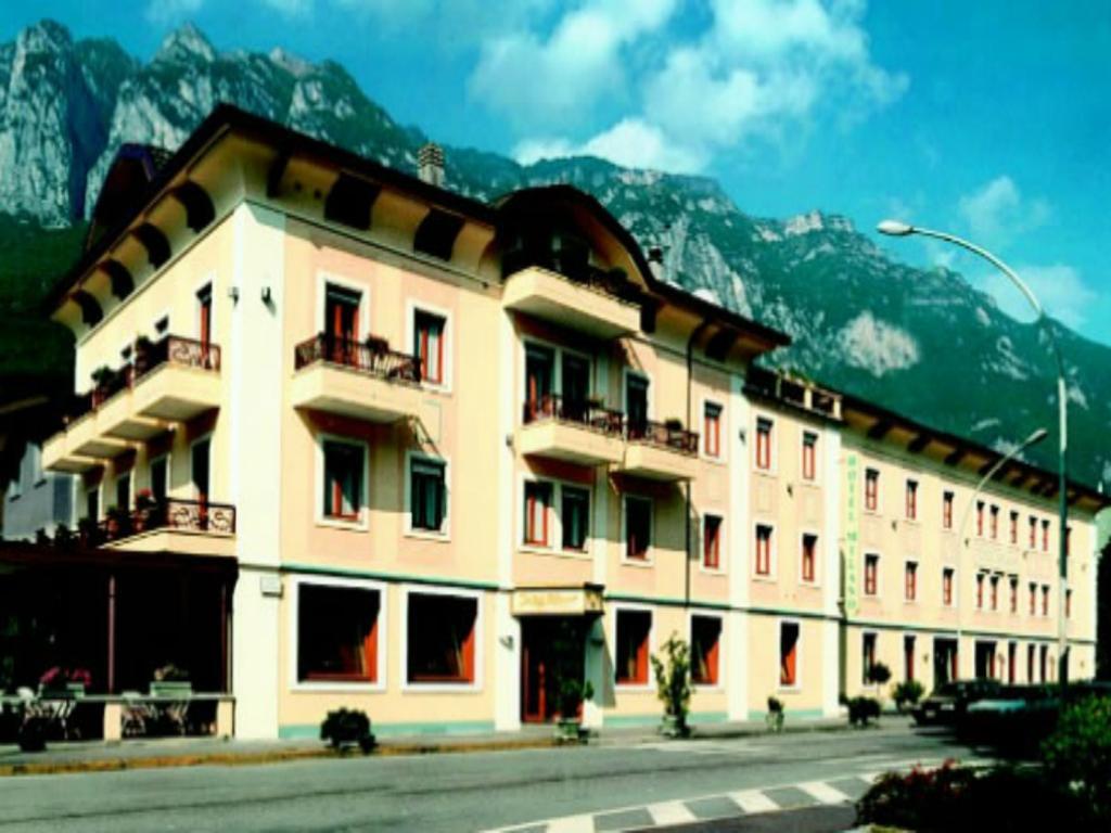 Boario Terme Albergo Milano מראה חיצוני תמונה